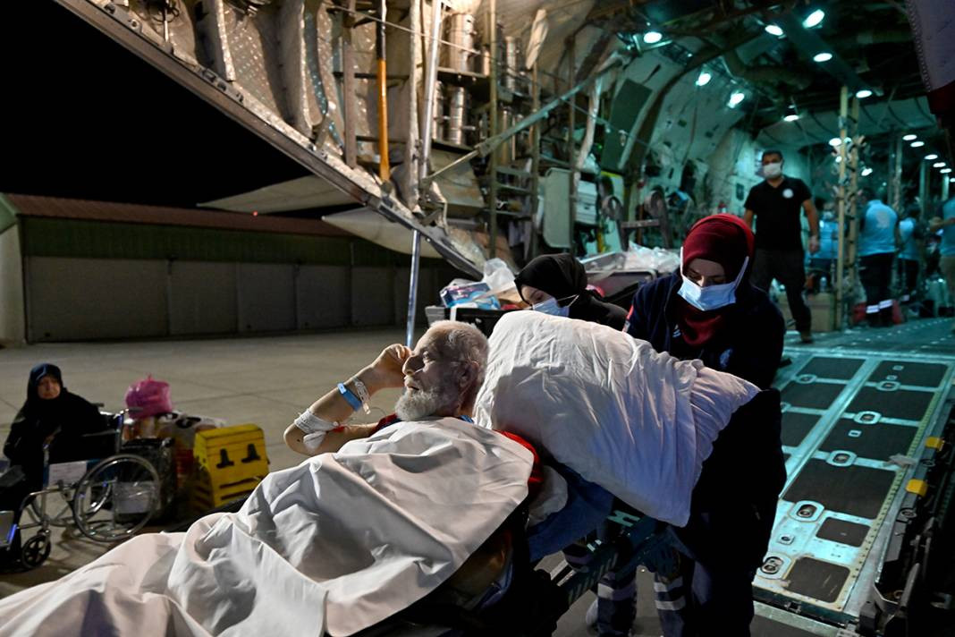 Hacda sağlık sorunları yaşayan 13 kişi Türkiye'ye getirildi - Resim: 16